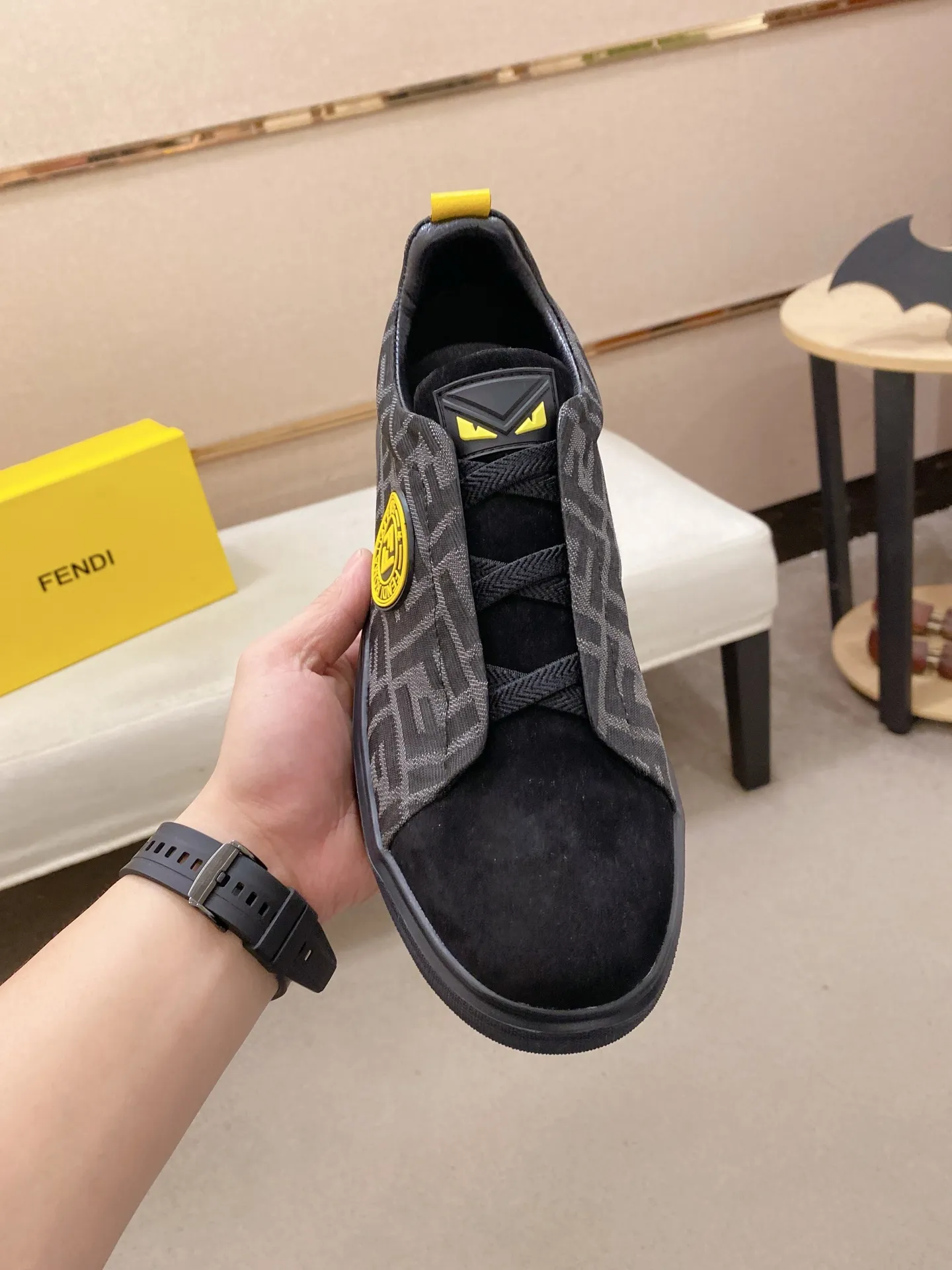 Factory price 400💰 (fendi) New style 👊🏻 upper 🇮🇹 imported cowhide fabric 🇩🇪 lining imported sheepskin lining. The original outsole is molded to highlight the identity of every man, and the upper foot is elegant and stable🚶🏻🚶🏻The high-end custom counters reproduce the original version📯No matter the wind or rain, the shoe last remains unchanged and can withstand the verification of time🔍️,🔵 Size: 38-44